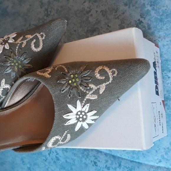 Cute Army Green Heels - Picture 2 of 3